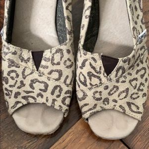Tom cheetah wedges